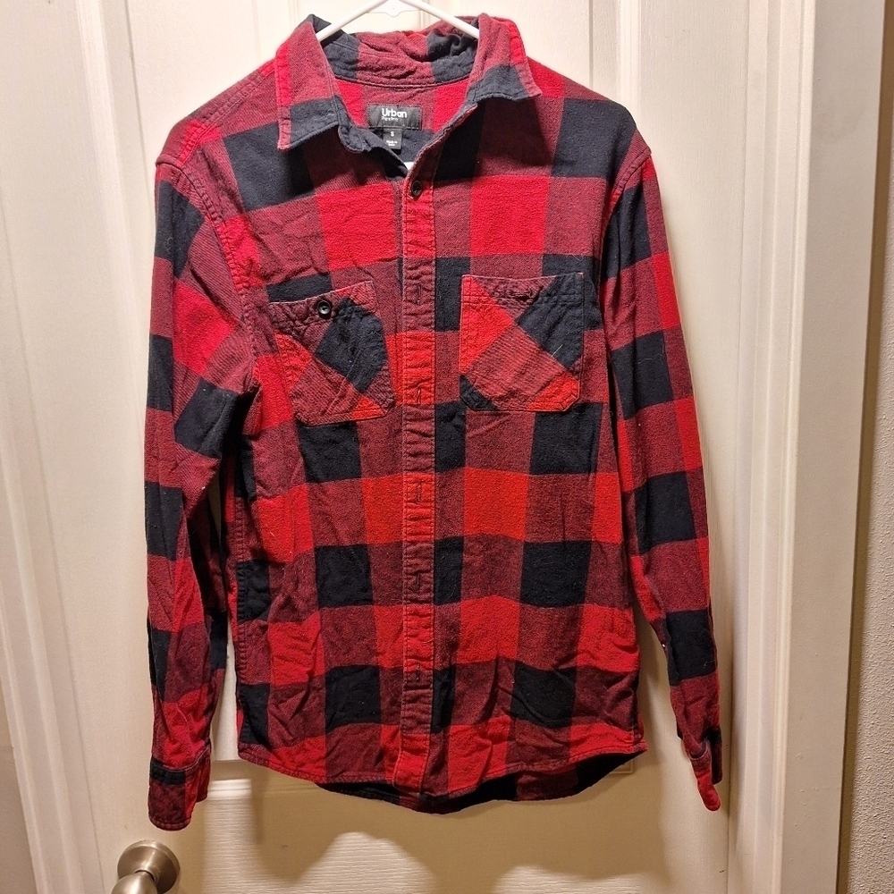 Urban Pipeline Red Black Plaid Shirt Small